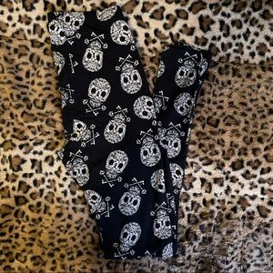 Torrid Black & Tan Skull and  Key leggings Size:00